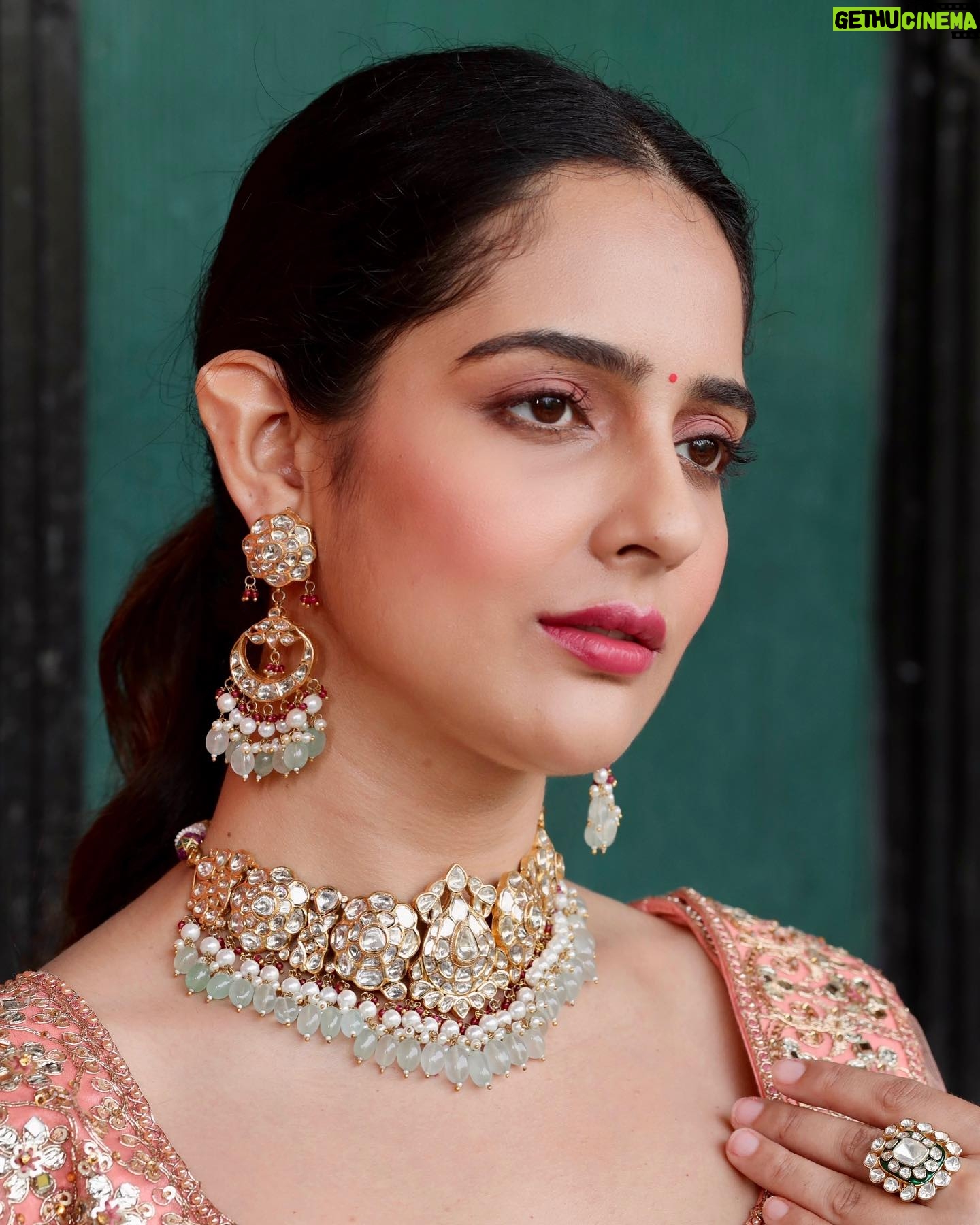 Malvi Malhotra - 3 Likes - For @dhananijewelsss
@diva.dipti24
HMUA — @hairandmakeupbypinks
— #malvimalhotra