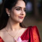 Malvi Malhotra Instagram - Raw and candid 🫶 Photographer @arvindkannanphotography ~~ Actress @malvimalhotra ~~ MUA @ratnamakeupartist ~~ Hairstyles @style_with_anbu ~~ JEWELLERY @chennai_jazz ~~ Costume Designer @dharaniofficialpage ~~ Shoot Assist by @kiladi_subash