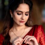 Malvi Malhotra Instagram - Raw and candid 🫶 Photographer @arvindkannanphotography ~~ Actress @malvimalhotra ~~ MUA @ratnamakeupartist ~~ Hairstyles @style_with_anbu ~~ JEWELLERY @chennai_jazz ~~ Costume Designer @dharaniofficialpage ~~ Shoot Assist by @kiladi_subash