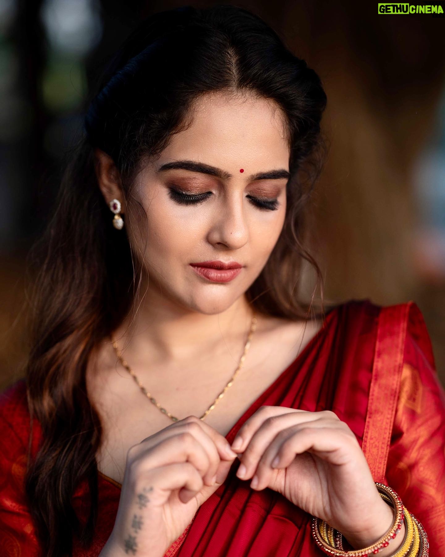Malvi Malhotra Instagram - Raw and candid 🫶 Photographer @arvindkannanphotography ~~ Actress @malvimalhotra ~~ MUA @ratnamakeupartist ~~ Hairstyles @style_with_anbu ~~ JEWELLERY @chennai_jazz ~~ Costume Designer @dharaniofficialpage ~~ Shoot Assist by @kiladi_subash