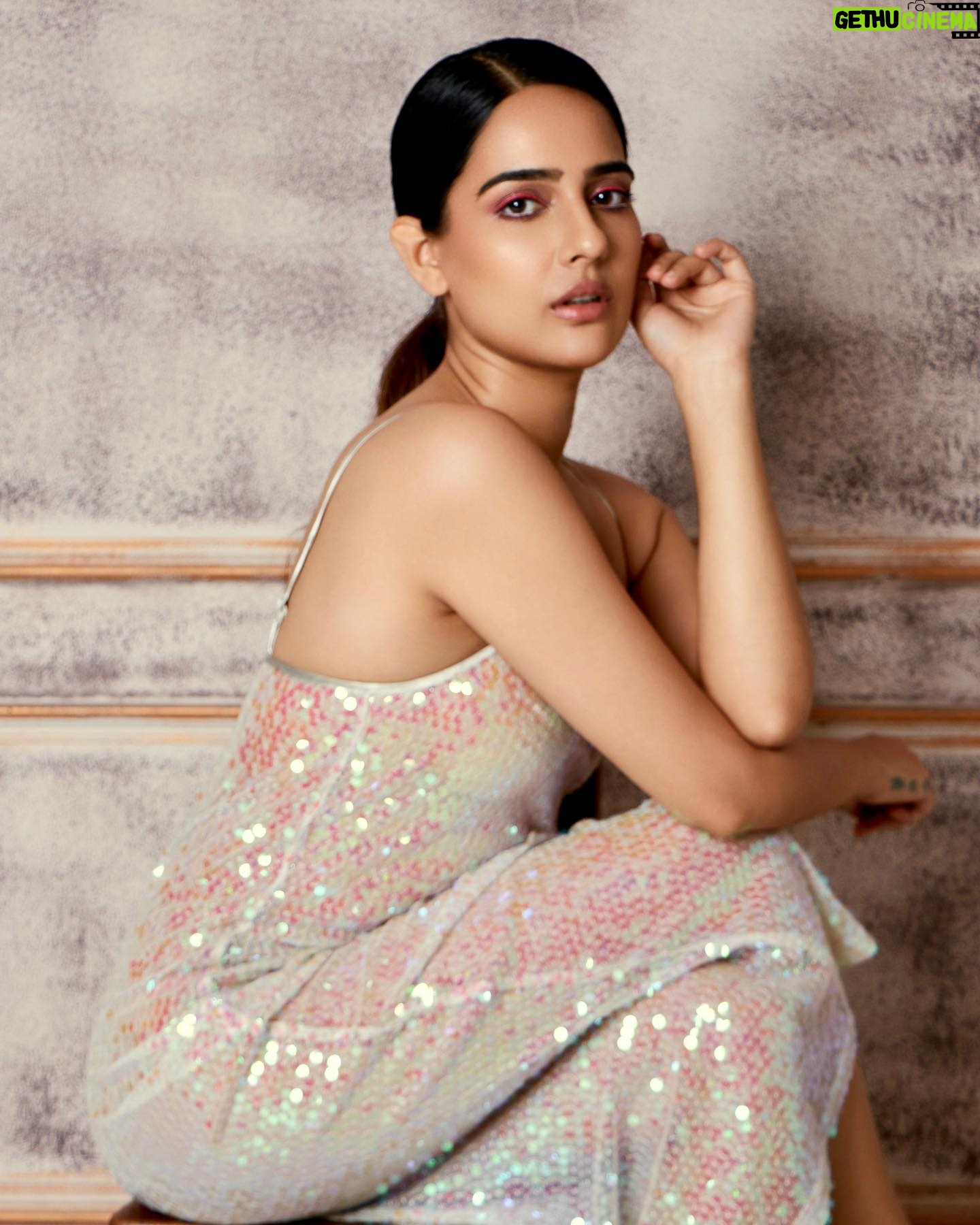 Malvi Malhotra - 3 Likes - 🩶🩶🩶🩶🩶🩶🩶🩶
——
Styling — @roshnipandey__
PC — @trueclick01
HMUA — @sapnanairmakeovers
— #malvimalhotra