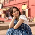 Malvi Malhotra Instagram - Kashi where time stands still and every place has a story to tell .. 💙🤍 PC — @ankitsahu8589 Styled by — @style_deintrepide — #malvimalhotra