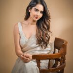 Malvi Malhotra Instagram - Wishing you all Happy Sankranti , Pongal , Lohri . Many names to one festival but same expression . May this sunlight motivate you and fill your life with a lot of optimism. 🫶 PC — @deepak_das_photography HMUA — @monashairandbeauty Styling — @krishi1606 Wearing — @labelj09 — #malvimalhotra