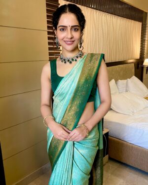 Malvi Malhotra Instagram - 💚🤍