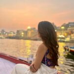 Malvi Malhotra Instagram - मैं बनारस बोलूं तुम इश्क समझाना …. ❤️ Styling : @style_deintrepide Ensemble by : @the_style_hub14 PC : @ankitsahu8589 — #malvimalhotra