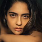 Malvi Malhotra Instagram – 🖤 

HMUA — @hairandmakeupbypinks 
Styling — @roshnipandey__  @rucha___ 
Pc — @ychips 
 
—
#malvimalhotra