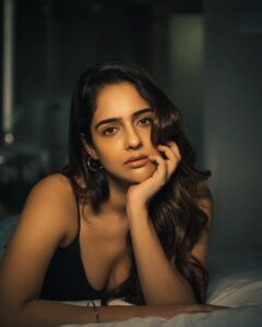 Malvi Malhotra Instagram - 🖤 HMUA — @hairandmakeupbypinks Styling — @roshnipandey__ @rucha___ Pc — @ychips — #malvimalhotra