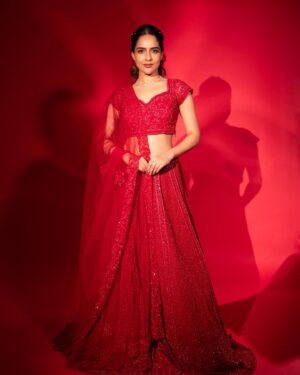 Malvi Malhotra Instagram - 🌹 

PC — @deepak_das_photography 
HMUA — @monashairandbeauty 
Styled by @krishi1606
Outfit @kalighataindia
Jewellery @milsilaccessories

— #malvimalhotra