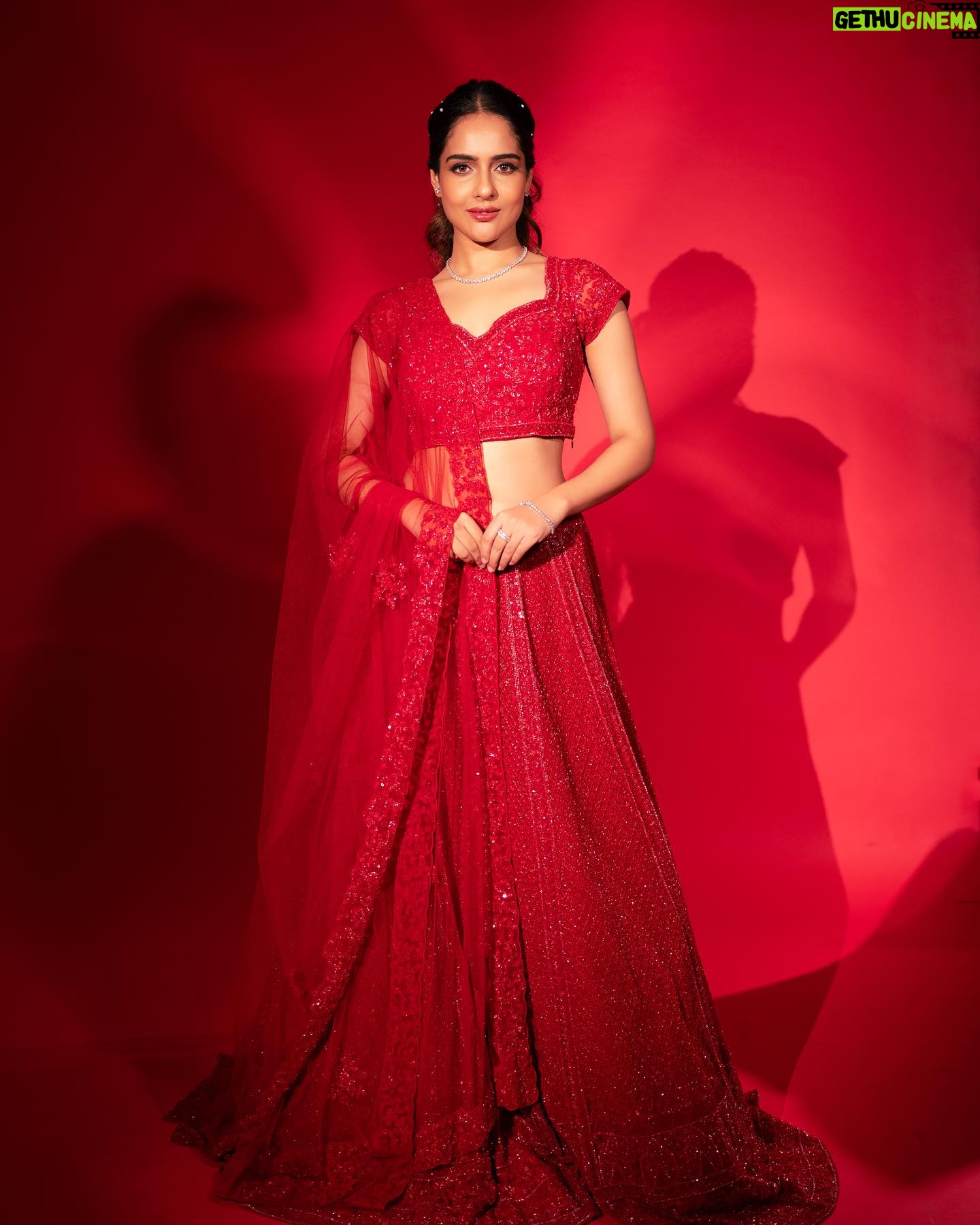 Malvi Malhotra - 3 Likes - 🌹
PC — @deepak_das_photography
HMUA — @monashairandbeauty
Styled by @krishi1606
Outfit @kalighataindia
Jewellery @milsilaccessories
— #malvimalhotra