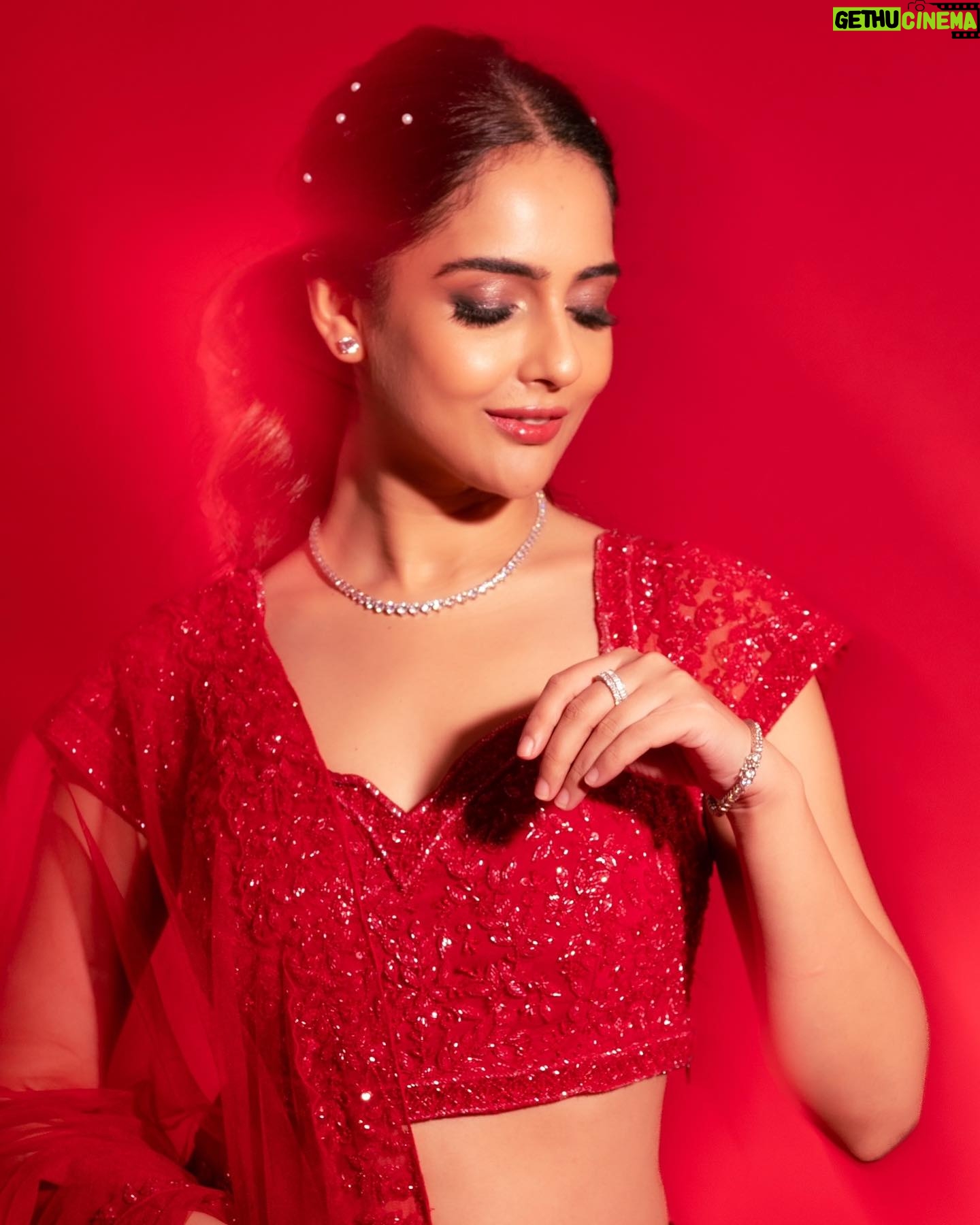 Malvi Malhotra - 3 Likes - 🌹
PC — @deepak_das_photography
HMUA — @monashairandbeauty
Styled by @krishi1606
Outfit @kalighataindia
Jewellery @milsilaccessories
— #malvimalhotra