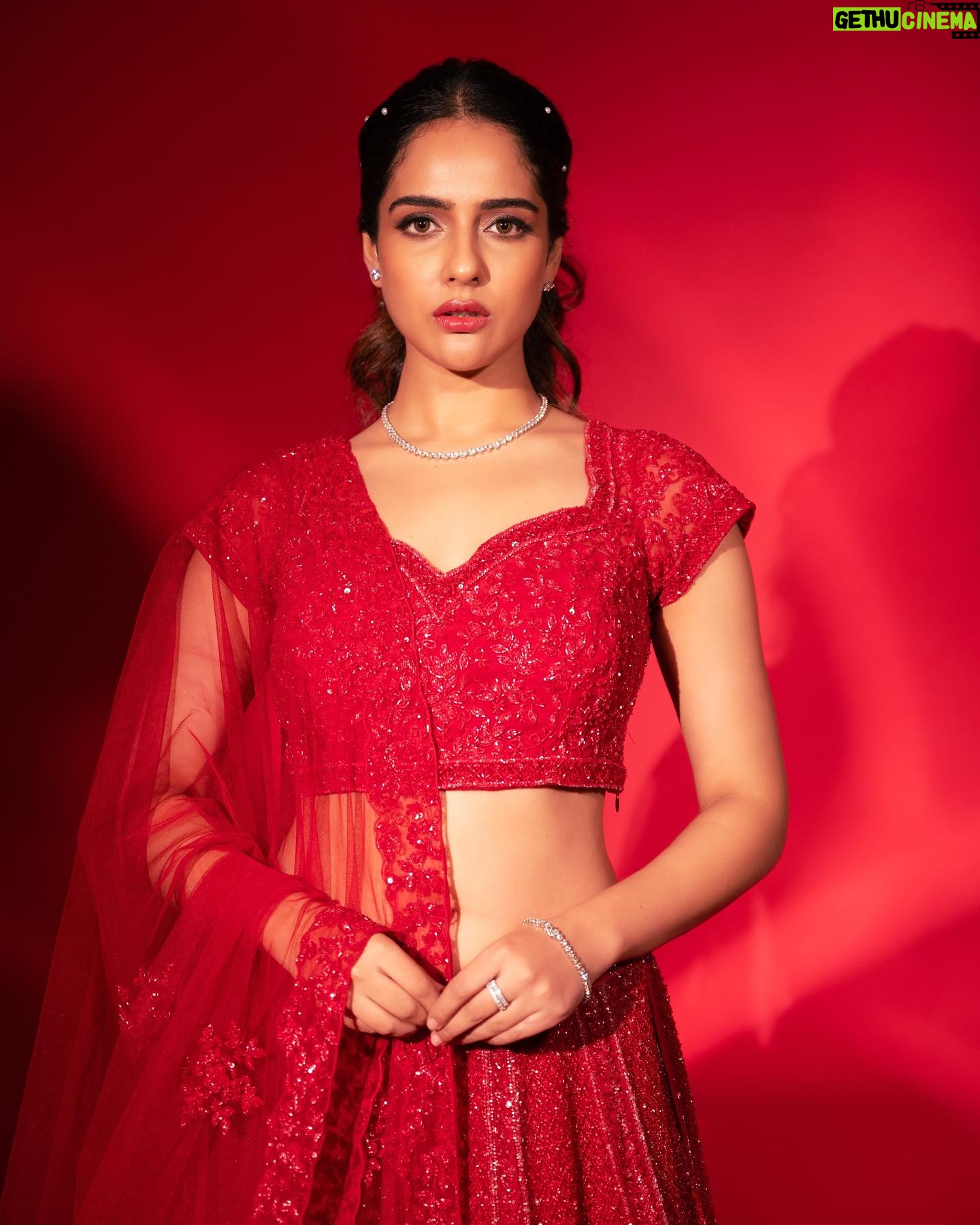 Malvi Malhotra - 3 Likes - 🌹
PC — @deepak_das_photography
HMUA — @monashairandbeauty
Styled by @krishi1606
Outfit @kalighataindia
Jewellery @milsilaccessories
— #malvimalhotra