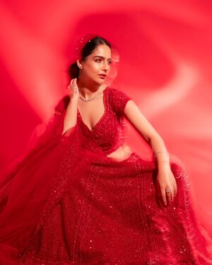 Malvi Malhotra Instagram - 🌹 

PC — @deepak_das_photography 
HMUA — @monashairandbeauty 
Styled by @krishi1606
Outfit @kalighataindia
Jewellery @milsilaccessories

— #malvimalhotra