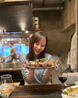 Manami Higa Instagram - crank upのご褒美飯🍴🍖😋💕
早めの誕生日も祝ってもらいました🎂
thank you🩵💛💜