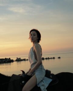 Manami Higa Instagram - 写真整理してたら 2年前に出した写真集のアザーカットが。 またbody makeがんばろうと心に決めた❤️‍🔥❤️‍🔥❤️‍🔥 #本心 #写真集 #training