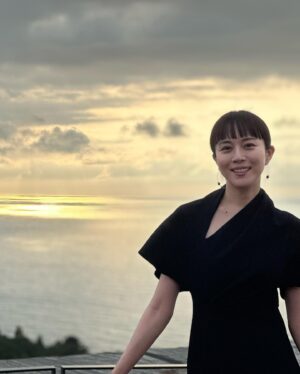 Manami Higa Instagram - いつも応援して下さる皆さまへ
こうしてまたひとつ歳を重ねられた事、
毎日刺激ある日々を過ごせている事に感謝です。
誕生日のこの期間はずーっと食い倒れ旅ですが、
たまには自分を思いっきり労ろうかと😎
とにかくたくさん充電して、また良き作品をお届け出来るように頑張ります❣️

この瞬間、わたしは幸せです

thank you♡

これからも人生を謳歌していきます🕊️✨

#birthday