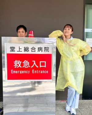 Manami Higa Instagram - 『DOCTORS～最強の名医～ファイナル』 
2023年新春SPドラマで帰ってきます‼︎

そして、なんと今回でラストです😢
11年間も同じ作品に関わるのは初めての事で
ライフワークだったから正直寂しさもありますが。。
とにかく、今回もたくさん笑って気分爽快になれる事間違いなし‼︎
なので皆さまお楽しみに〜🚑🩺

主演の沢村一樹さんはじめ、
素敵な共演者やスタッフさん達との時間はかけがえないものでした。
和やかに楽しめる空間で宮部佐知を演じられたこと本当に感謝です♡

#doctors
#テレビ朝日系