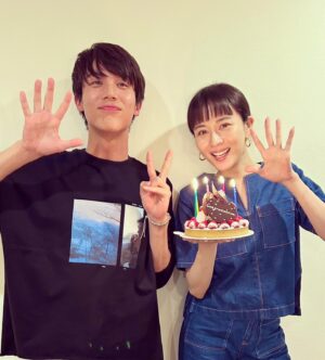 Manami Higa Instagram - happy birthday my brother&me🎂🎉🥳💕

6月14日産まれの私たちで
少し早めのお祝いを🥂✨
益々素敵な大人になって、姉ちゃんは嬉しいよ〜
充実した1年にしようね❣️

#birthday
@taishi_nakagawa_official