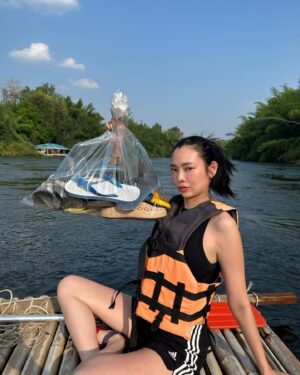 Manasaporn Chanchalerm Instagram - พี่คนขับพาไปล่องแพในอากาศ 40°c ค่ะ 🥵 จับปลา🦶🏻จบ