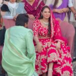Mandy Takhar Instagram - Chunni ceremony is just not complete until Hubby adds that Jhanjar 🧿💕 Just loved my Lehngha @frontierphagwara And those custom made gems @gujranwalajewellersbholushah Thank you for dolling me up so pretty @inderkaurmakeup Also, thank you so much for making our place and ambience beautiful @talayah.in Can’t Thank team @celebwise.media enough for planning the functions to perfection 💕🤗 #Sangeet #chunni #mansh
