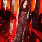Mandy Wong Instagram - My Day 3 in Milan ❤️ Kicking off MFW with @sportmax Fall-Winter 2024 Collection. Thank you Sportmax for having me. 新系列每套都充滿獨特的魅力、性感、型格，so CooL~~ @sportmax @sportmax_hk @supremeartent @vincephair #qystyling #sportmax