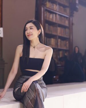 Mandy Wong Instagram - Thank you GIADA and having me to the FW24 show at Brera. 
第一次到達Brera這個意大利國家級的圖書館看秀，滿滿的文藝學術氣息，真的非常享受和榮幸🙏🏻 
#MFW 
#GIADA
@giada_montenapoleone 
@supremeartent 
#qystyling