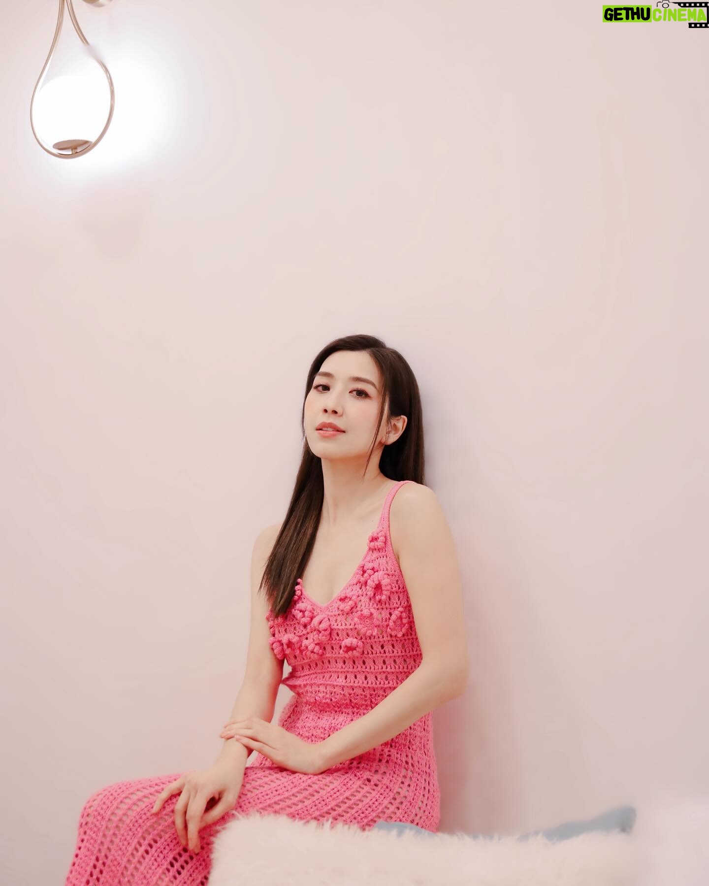 Mandy Wong Instagram - When you wish upon a star Makes no difference who you are Anything your heart desires Will come to you✨✨✨ 可以加插自己喜歡的音樂 🎼🎶 隨機隨心,呢個功能真心喜歡!😌 Outfit @portspure Hair @jayxhair Make Up @littlewhite_makeup #qystyling