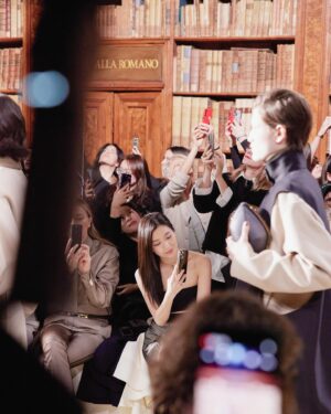 Mandy Wong Instagram - Thank you GIADA and having me to the FW24 show at Brera. 
第一次到達Brera這個意大利國家級的圖書館看秀，滿滿的文藝學術氣息，真的非常享受和榮幸🙏🏻 
#MFW 
#GIADA
@giada_montenapoleone 
@supremeartent 
#qystyling