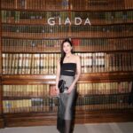 Mandy Wong Instagram - Thank you GIADA and having me to the FW24 show at Brera. 第一次到達Brera這個意大利國家級的圖書館看秀，滿滿的文藝學術氣息，真的非常享受和榮幸🙏🏻 #MFW #GIADA @giada_montenapoleone @supremeartent #qystyling