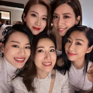 Mandy Wong Instagram - If December never end…..💕💕💕咁就好啦！
第二場加油，go girlsss 💃🏻
Good show!!!!
@myoliemyolie @nwuuu @selenaleelalee @elaine_yiu @paisleyhu 

@thundervalley 

#胡說八道世界巡迴演唱會 
#memorabletrip❤️ 
#girlsnight