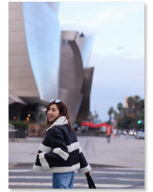 Mandy Wong Instagram - Hello LA 😚💃🏻
趁有幾天假期喺市中心City Walk 一下，雖然天陰陰，但
仍無損心情，逛一逛打下卡🤭. 

Outfits by @elleme 

#prettywomanmovie 
#mfavmovie