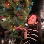 Mandy Wong Instagram – 2023年的生日非常特別，好想好好地記錄落嚟！
雖然今年嘅生日唔喺香港，
但能夠同一班好姊妹喺巡唱的首站中渡過，很值得紀念的旅程！謝謝有您們，還記得當我地唱著合唱時，只要一對上眼就會🥹😢😭真係要逃避眼神先唱到落去，唔係講少！
今年的生日願望係。。。😏🙏🏻
希望我哋繼續good show，下一站 @thundervalley ，衝呀💃🏻
@paisleyhu 下次等你歸隊！
@myoliemyolie @selenaleelalee @elaine_yiu @nwuuu 

#胡說八道世界巡迴演唱會 
#sisterslove 
@joy_entertainment_usa