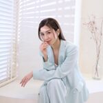 Mandy Wong Instagram - 選擇困難又嚟😌 唔知放邊張相先，所以決定叫屋企人投票，第一張大熱勝出😂🌻 OOTD: @marella_official @marellahk @jayxhair @littlewhite_makeup Thank you @entertainment.mpw 💕