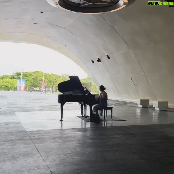 Mandy Wong - 13.5K Likes - 謝謝智雯老師的見面禮🥹🥹🥹
演奏得太好啦,現場聽真的很震撼,
所有回憶都返嚟啦😌
#三個女人一個因
#無雙
#尋找世界另一個我台灣篇
