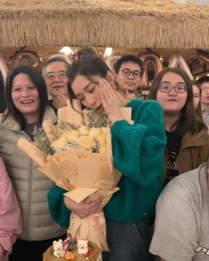 Mandy Wong Instagram - 今年嘅fans gathering別具意義，謝謝你們為我準備嘅，不需要完美，有愛便足夠💕🫶🏻

“人大了，難得放肆地笑
才會懂 煩惱盡量忘掉”
最近常常Loop嘅歌曲，很有意思！下次我哋要一齊唱！💕💕
@mandywong_official_fc

#growtogether 
#staytogether❤️