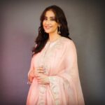 Manisha Koirala Instagram - Heeramandi promotions Styled by - @sanamratansi Sr&Co Manager - @jaferalimunshi Team - @isshika.manan Outfit - @sheetalbatra Earring - @minerali_store Footwear - @crimzonworld Make up - @tush_91 Hair - @hairbyykaushall 📸 - @devsphotographyofficial