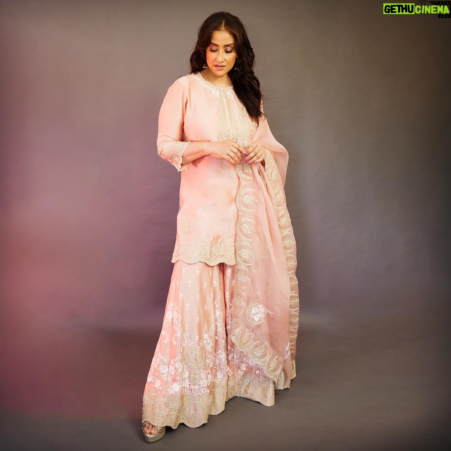 Manisha Koirala Instagram - Heeramandi promotions Styled by - @sanamratansi Sr&Co Manager - @jaferalimunshi Team - @isshika.manan Outfit - @sheetalbatra Earring - @minerali_store Footwear - @crimzonworld Make up - @tush_91 Hair - @hairbyykaushall 📸 - @devsphotographyofficial