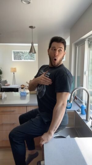 Manny MUA Instagram - I think my gardner just quit on me 😅