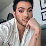 Manny MUA Instagram – bene-daddy 🩷
I am SO beyond proud to have been a benefit brow coach this year! I am truly amazed by the incredible talent in the top 24 and not only by their talent… but who they are as people! Such kind strong individuals with so much drive and passion! Thank you to team manny for being a DREAM to work with, i cannot wait to see where life takes you and know that I am here for you every step of the way! @bysssarah @wesleybenjamincarter @almariverabeauty @nessathinkz @somuchsimone @krystelpatino @sandijarquin @liv.reese you 8 are INCREDIBLE and i love you all! 
And huge congrats to @serenttaaa for winning!!!!! You slayed babe!!! 
–
Thank you to @mikaylajmakeup and @patrickstarrr for being amazing co coaches and continuously pushing me to be the best coach I could be. Y’all…. we ate that UP 🥹❤️
–
And of course thank you @benefitcosmetics for being such an incredible and inclusive brand who truly believes makeup is for everyone and anyone! I love you and the entire team and thank you for having me back for a second year in a row as a coach! It was an honor ❤️