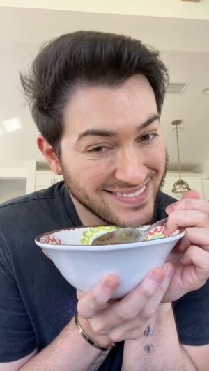 Manny MUA Instagram - breakfast is THE most important meal of the day 🥣
-
ps inspired by thedarcymichael on tik tok y’all made me LOL