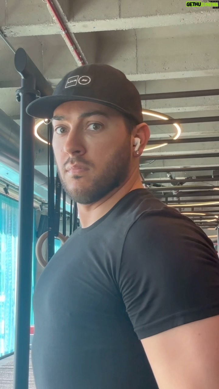 Manny MUA Instagram - I’m just tryna lift in peace… - shoutout to @maxx_212 for the inspo 🤣