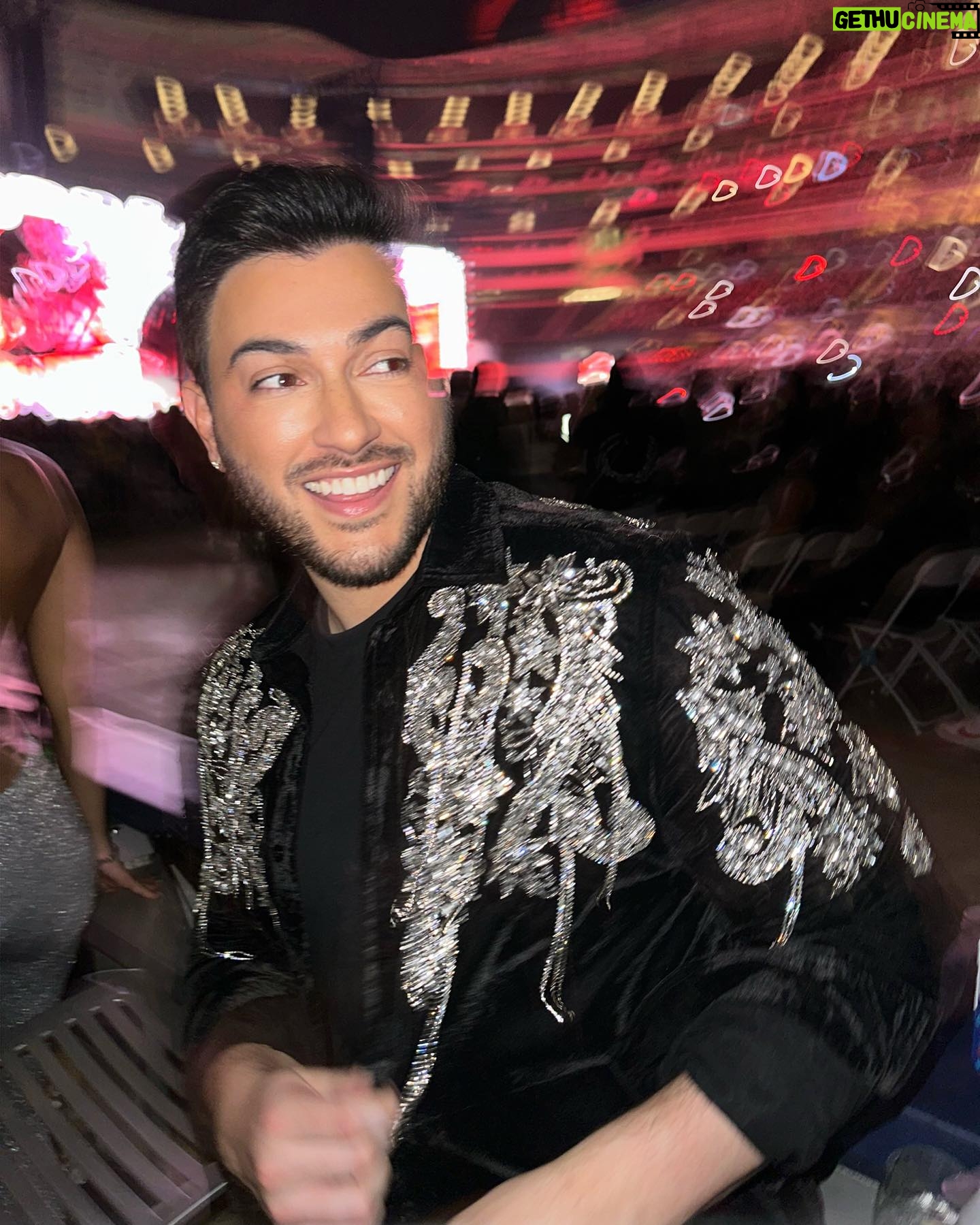 Manny MUA Instagram - it’s beyonces world… I just live in it 🐝 thank you @nyxcosmetics @maybelline @lorealparis for the incredible night 🥹
