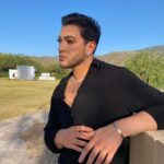 Manny MUA Instagram - is that a snake in your pants or… 🐍 - having so much fun being part of brow search here in AZ with @benefitcosmetics 💖