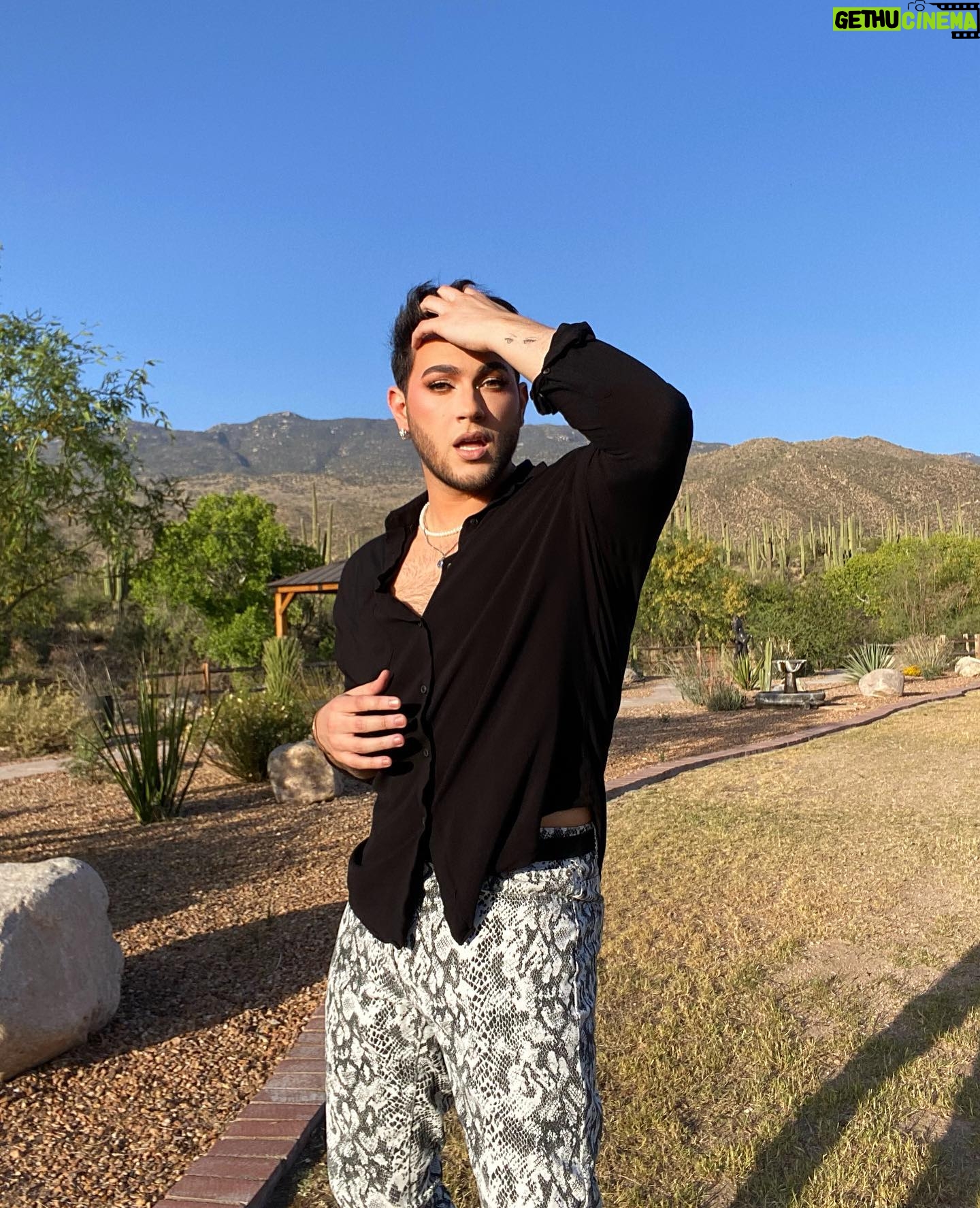 Manny MUA Instagram - is that a snake in your pants orβ¦ π - having so much fun being part of brow search here in AZ with @benefitcosmetics π