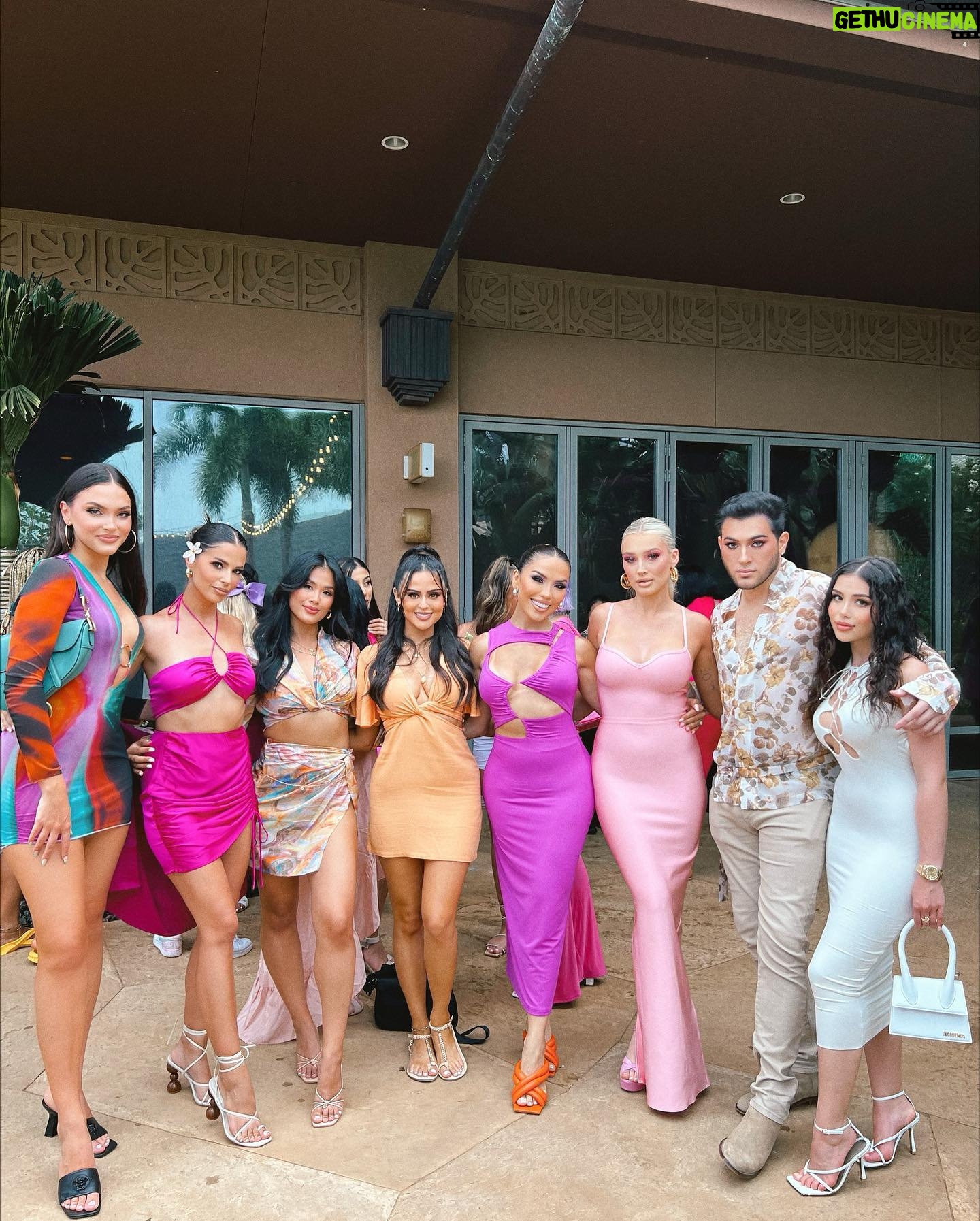 Manny MUA Instagram - who doesn’t love a good pearl necklace 🐚 - thank you @benefitcosmetics for the incredible experience ❤️