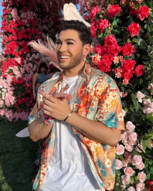Manny MUA Instagram - helllla chella 🌸 sliving my best life