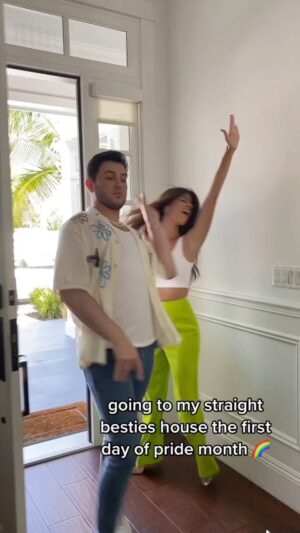 Manny MUA Instagram - this is my home now 😌🌈 HAPPY PRIDE!!!
@larlarlee @tylerdub008 @eryn.weaver