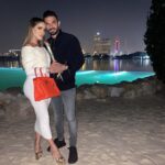 Manon Tanti Instagram - L’amour de ma vie , je ne te le dit pas assez souvent mais tu n’as pas idée comme je t’aime ... je suis vraiment fière de l’homme que tu es devenu , tellement fière d’être ta femme .... mais ma plus grande fierté c’est que tu sois le père de mes enfants ., un papa extraordinaire !! merci pour cette magnifique saint Valentin ❤️❤️❤️ @julientantiplein