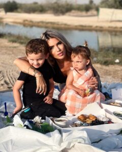 Manon Tanti Instagram - Un grand merci à papa et à mes deux bébés pour ce picnic inoubliable 🥰🥰 je vous aime tellement ❤️❤️ #happymothersday 🥰