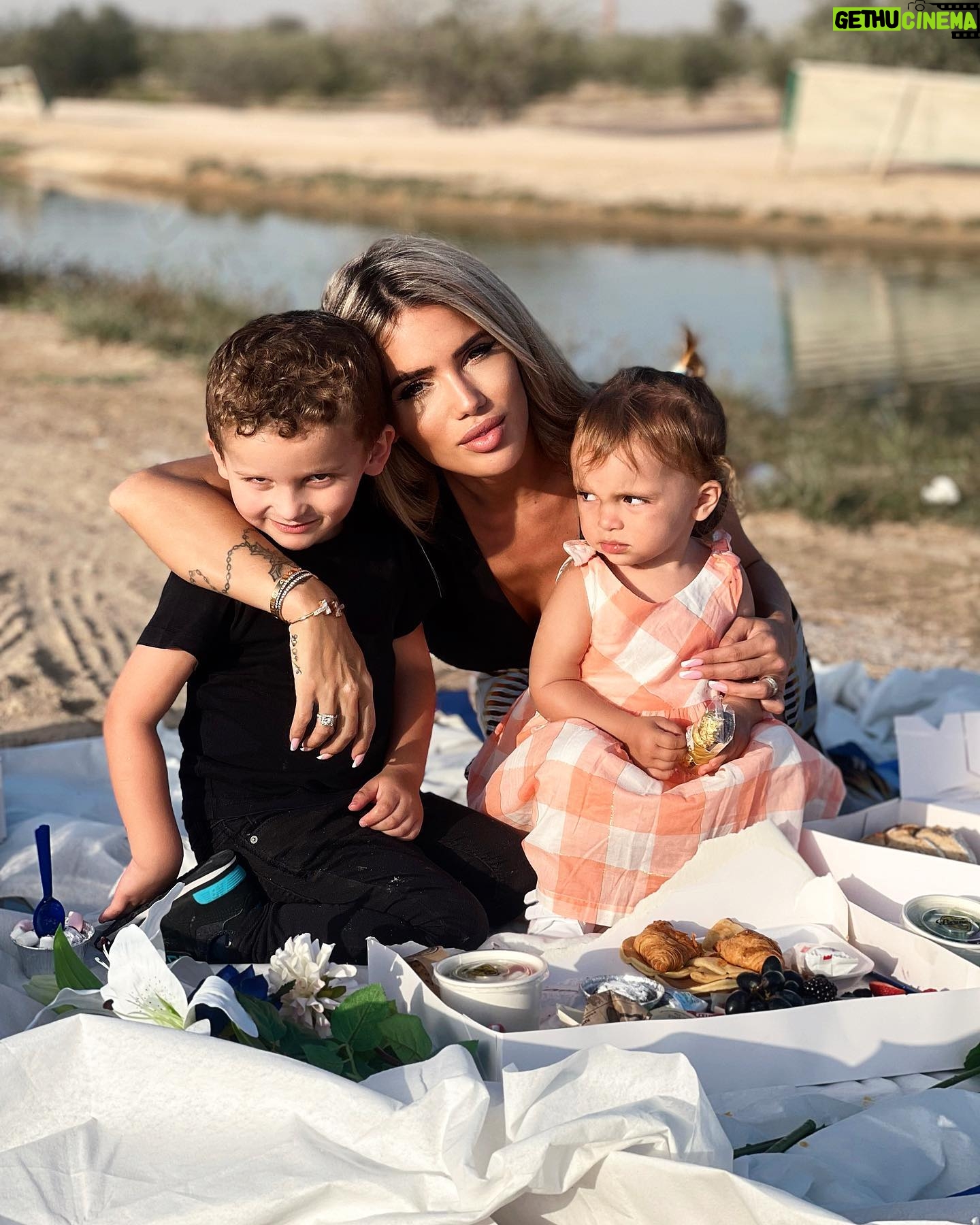 Manon Tanti Instagram - Un grand merci à papa et à mes deux bébés pour ce picnic inoubliable 🥰🥰 je vous aime tellement ❤️❤️ #happymothersday 🥰