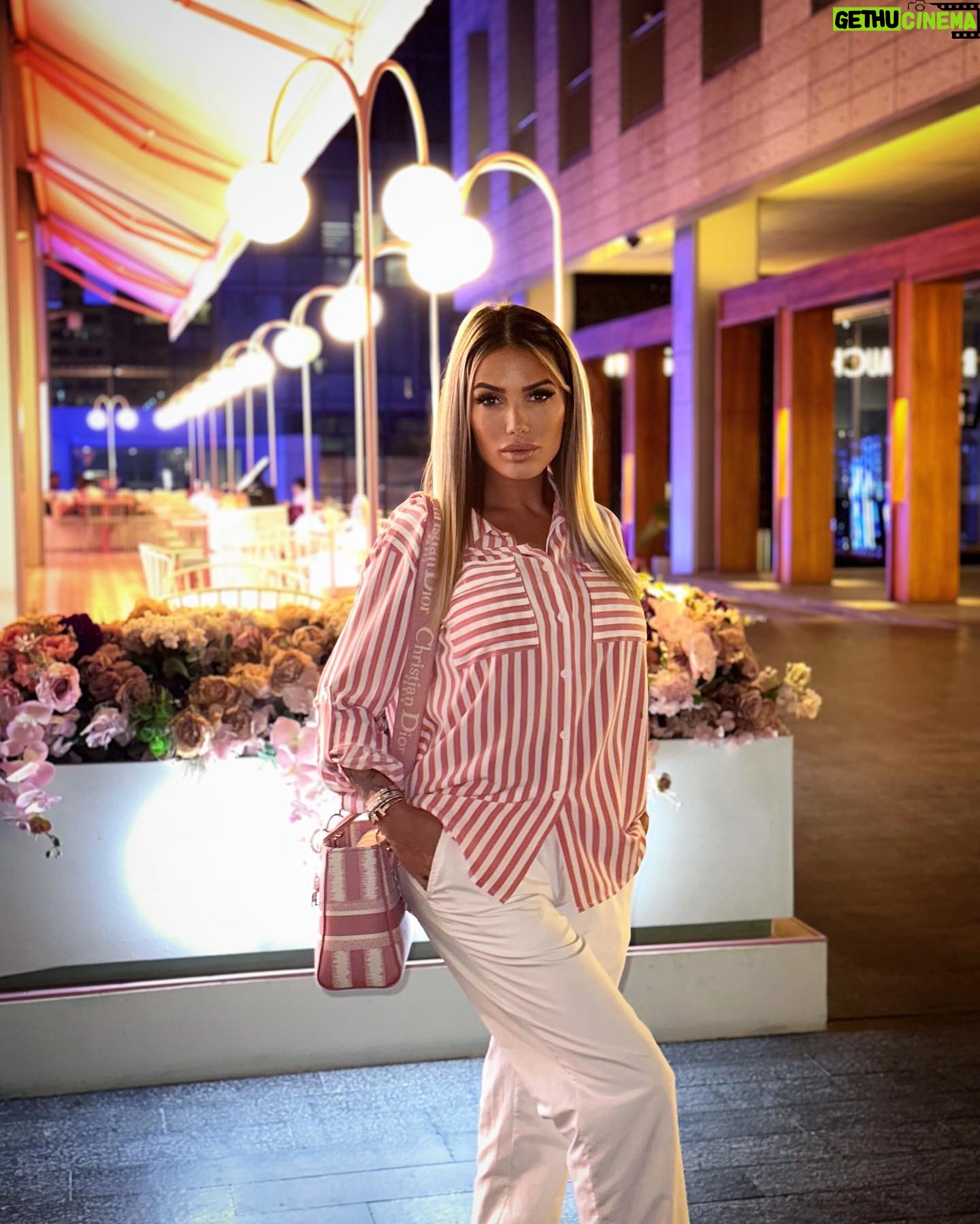 Manon Tanti Instagram - Outfit @sheinfrance_ Avec mon code Manont23💞 (-15% dès 29€ d’achat, -20% dès 69€ d’achat sur tout le site français) Réf chemise à rayures : 15872128 #SHEINFrenchDays2023  #saveinstyle #accessibleettendance #publicité